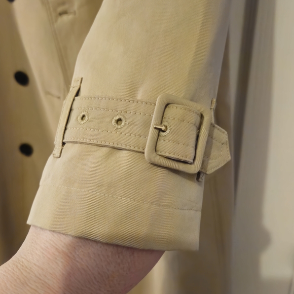 Burberry Tan and Black Plaid Lined Coat - Picture 9 of 16